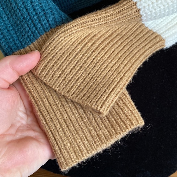 Zaful Mixed Knit Twist Front Crop Sweater - Picture 3 of 7